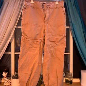 Loose mid waisted pants with tons of pockets